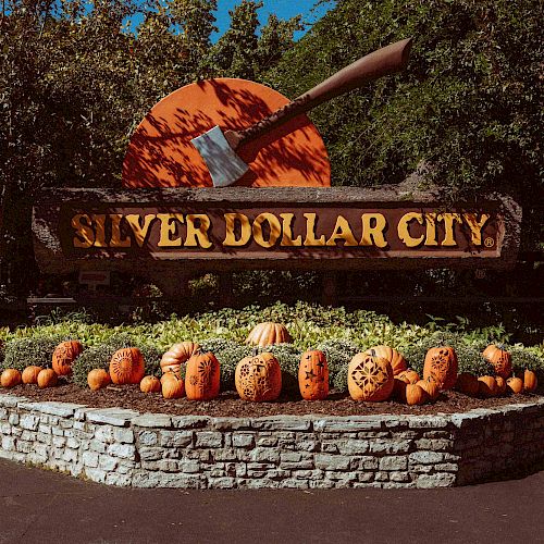 Pumpkins lining up around the Silver Dollar City sign.